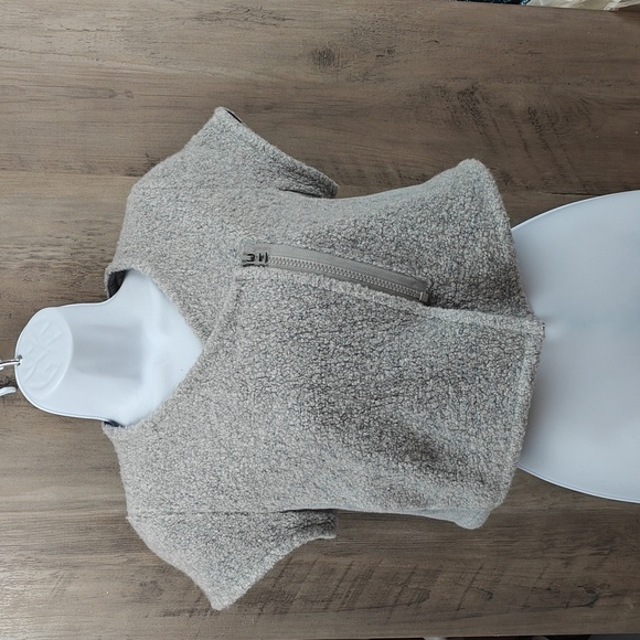 Lululemon Wool Blend Cropped Zip Up Grey Vest Size 4 Women's - Picture 1 of 9